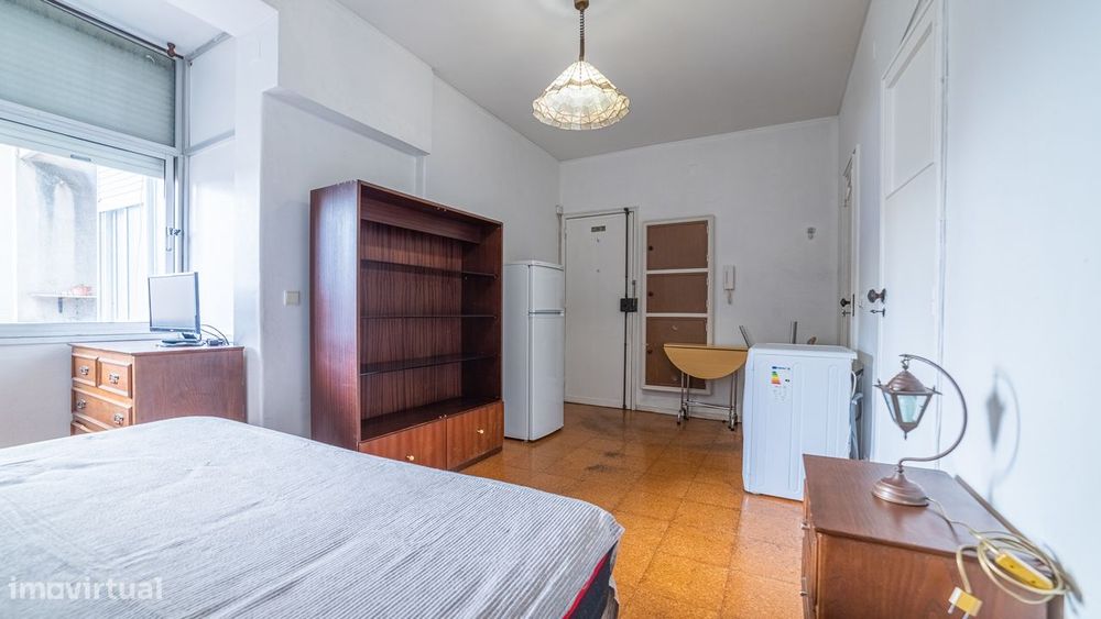 Apartamento T0 / Estúdio, 23m2, 4º piso, mt sossegado, junto ao Metro