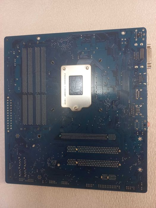 Gigabyte GA-H61M-D2H s1155 + I5-2400s + 8Gb DDR3 (1600)