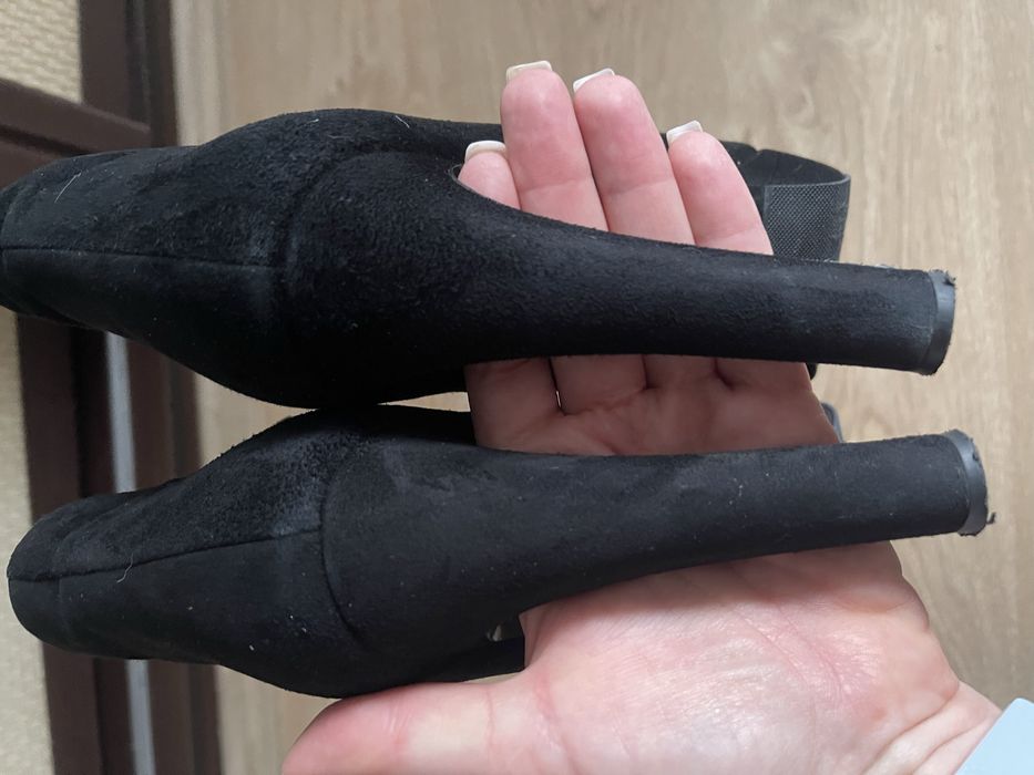 Ботильйони чорні замшеві, 38 р