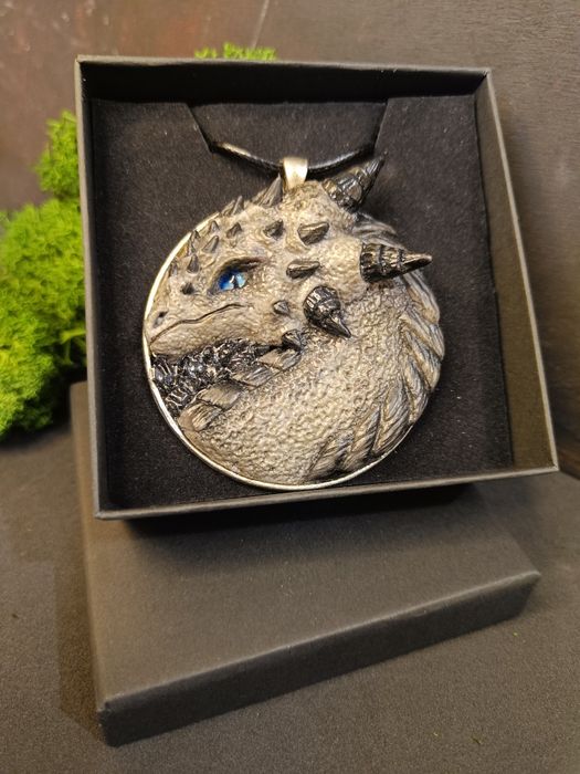 Кулон сірий дракон