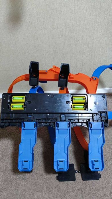 Hot Wheels трек Неймовірний віраж ftb65