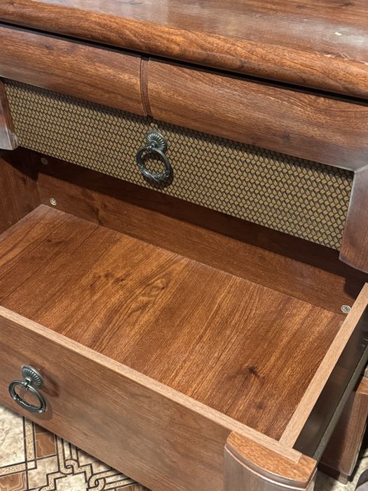 Комод с зеркалом