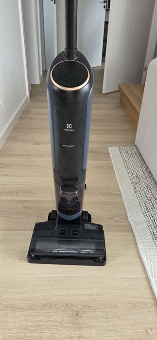 Odkurzacz pionowy myjący  Electrolux EW81U3DB Aqua Ultimate 800 Wet&Dry
