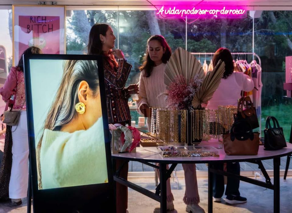 Totem Publicitário 32” Full HD – ÚLTIMAS UNIDADES / Venda rápida