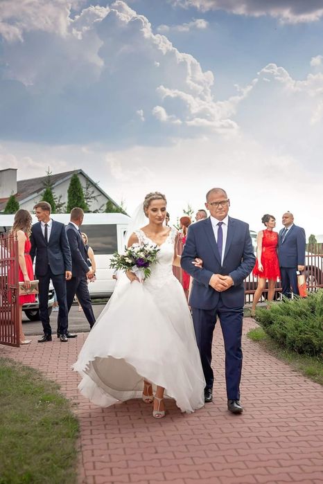 Suknia ślubna śmietankowa biel, na kole na ramiączkach