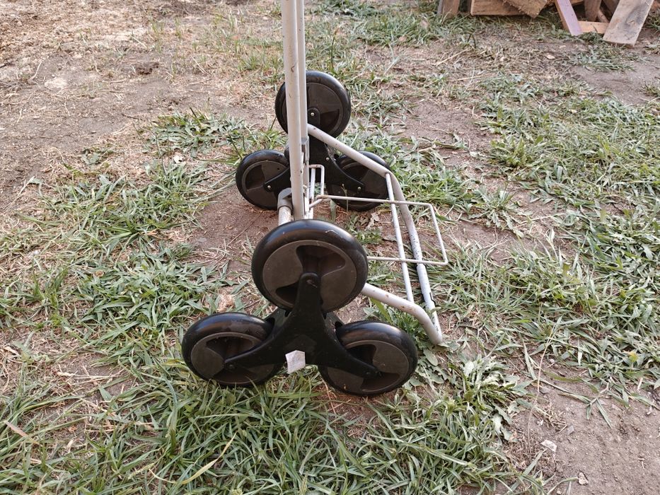 Carrinho flexível para escadas