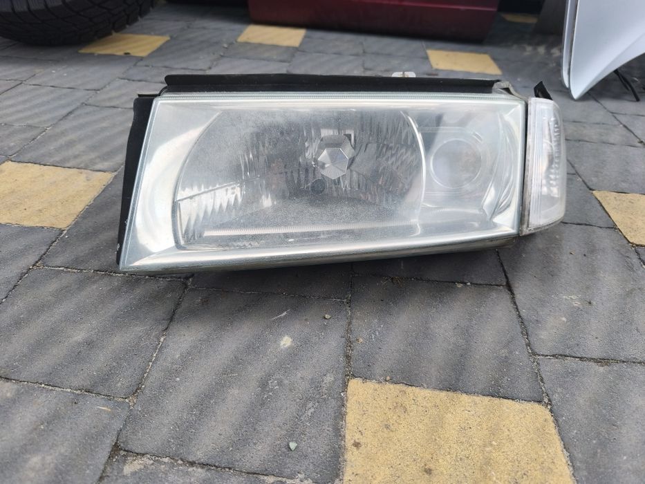 Фара ліва Октавія тур 2004 р