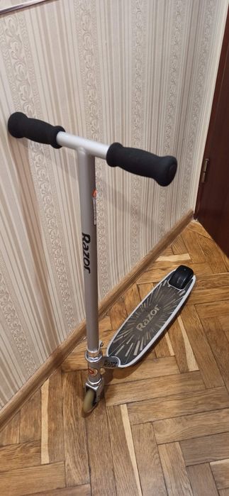 Електросамокат Razor