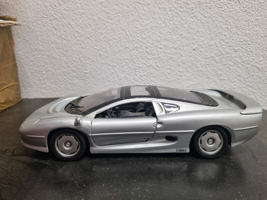 Miniatura Jaguar XJ220