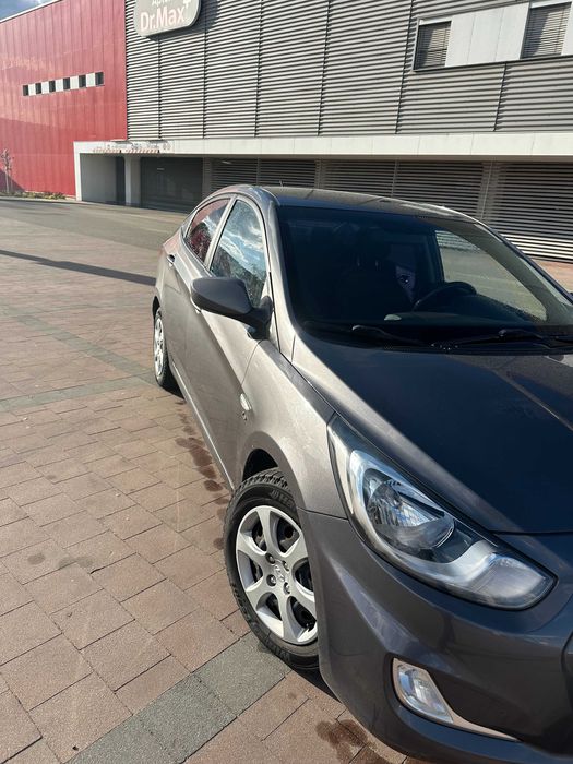 Hyundai Accent 2012 1.6 бензин