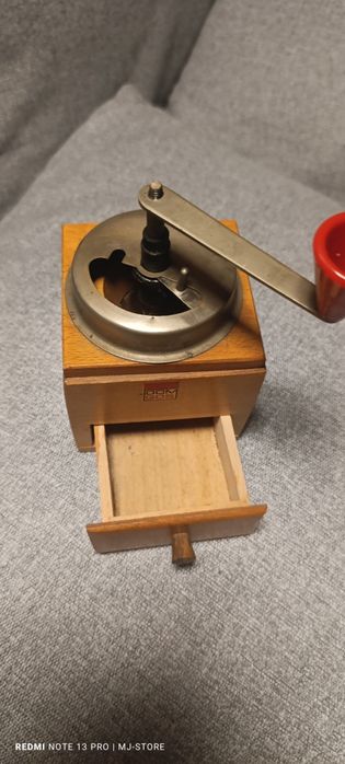 Ręczny młynek do kawy vintage