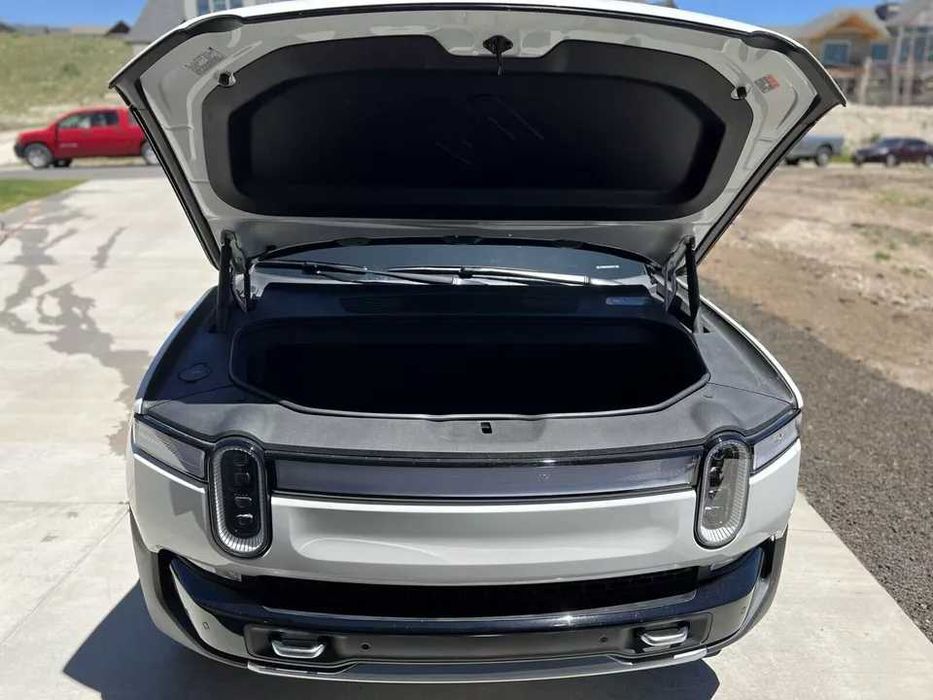 2023 Rivian R1S Adventure