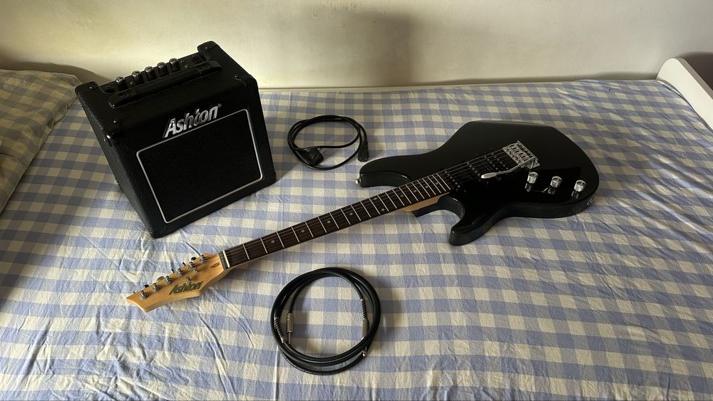 Guitarra Ashton Esquerdina + Amplificador