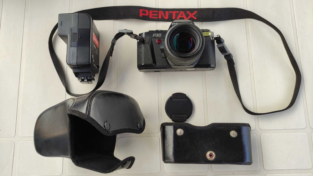 Máquina fotografica PENTAX P30 com flax PENTAX AF260Sa