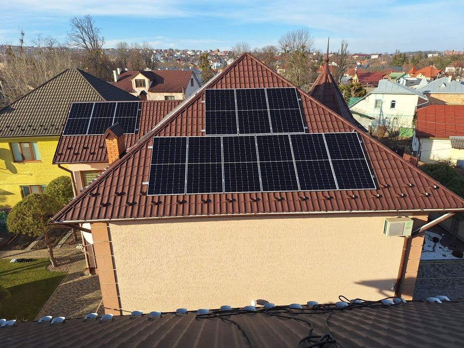 Монтаж гібридних інверторів сонячних панелей Deye, Axioma  СЕС