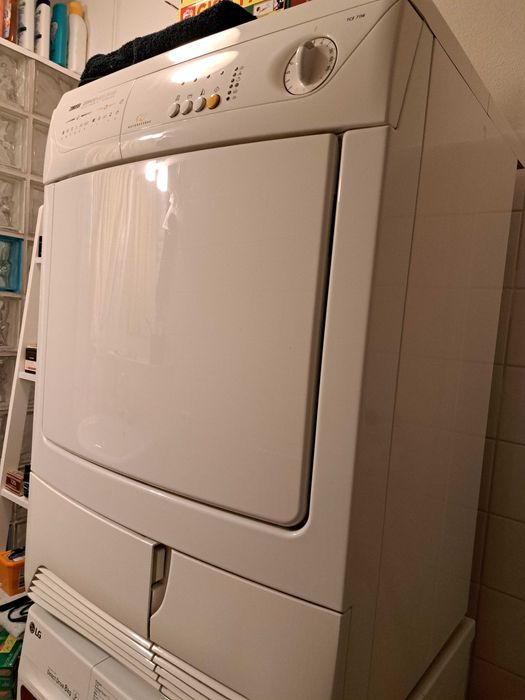 Сушильная машина для белья Zanussi б/у