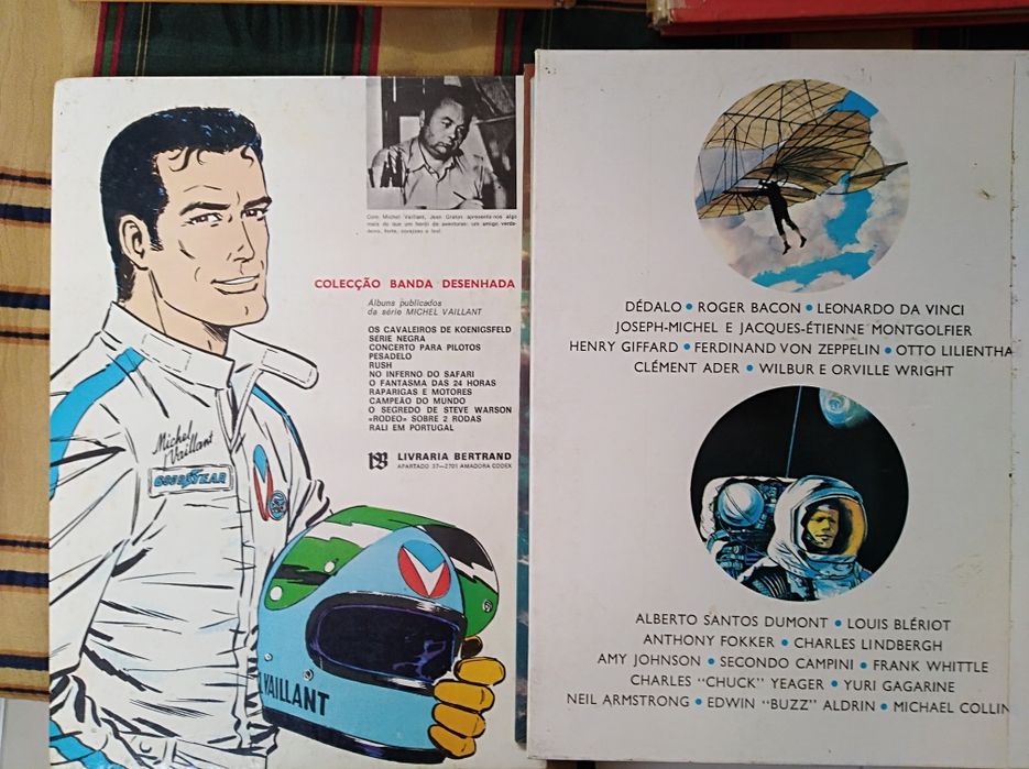 livros de dinausauros e do espaço