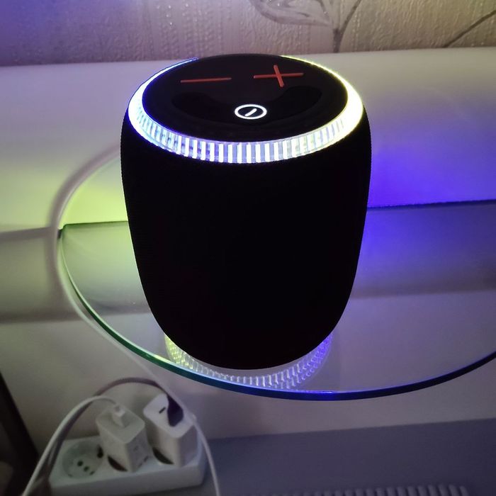 Блютуз колонка із потужним звучанням 15Вт та підсвічуванням