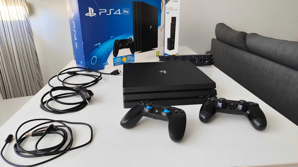 Playstation 4 Pro 1TB + 2 Comandos + P-4 Cooling Fan
