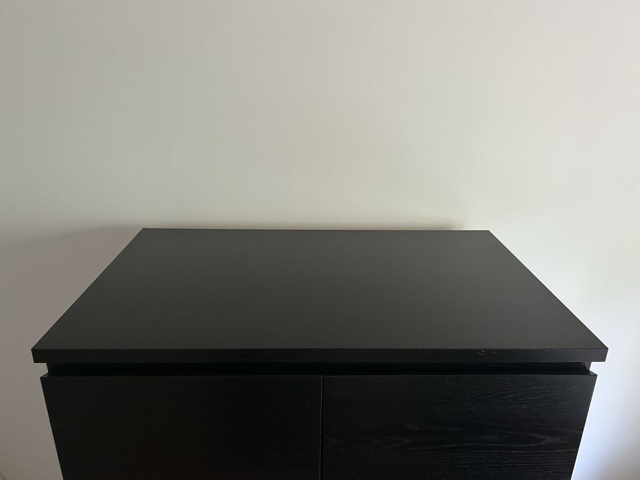 Cómoda MALM preta IKEA