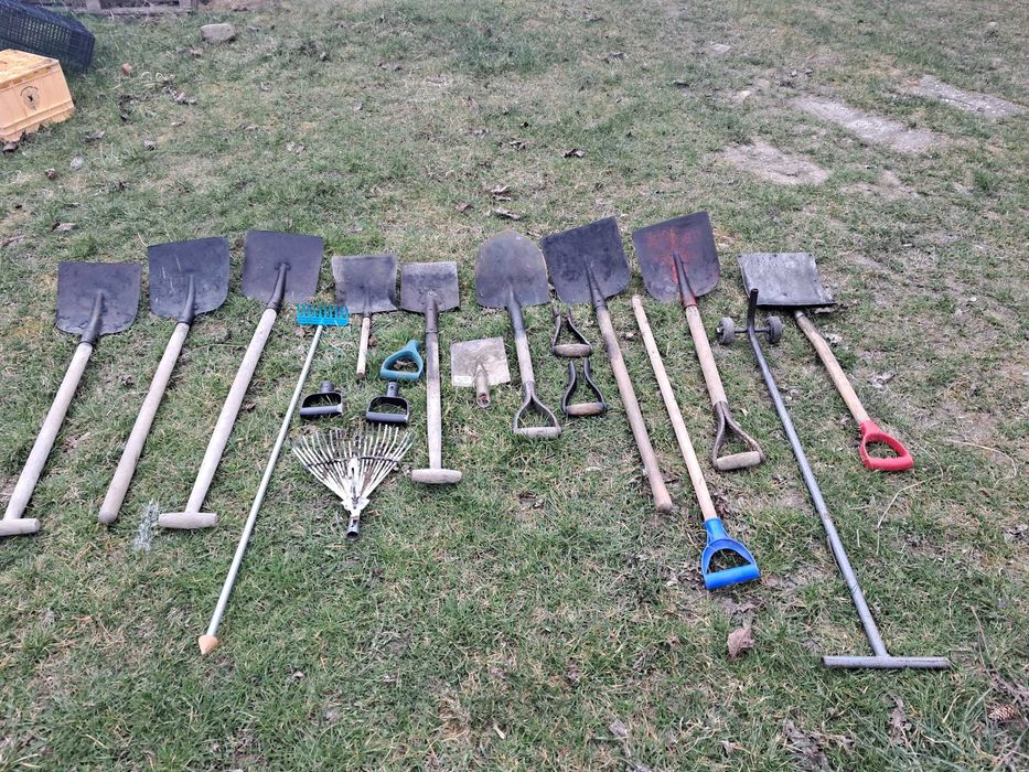 Narzędzia ogrodnicze , grabie , szpadle , łopaty