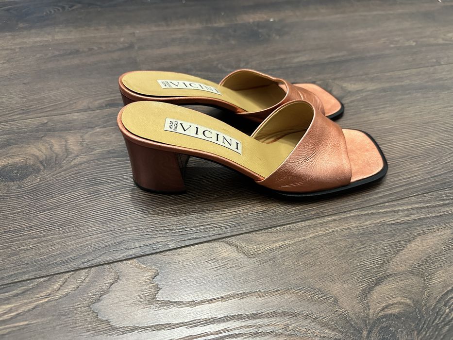 Vicini, Made in Italy — вінтажні шкіряні мулі
