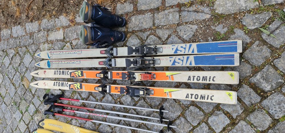 Vendo conjunto de esquis,bota e saco de transporte.