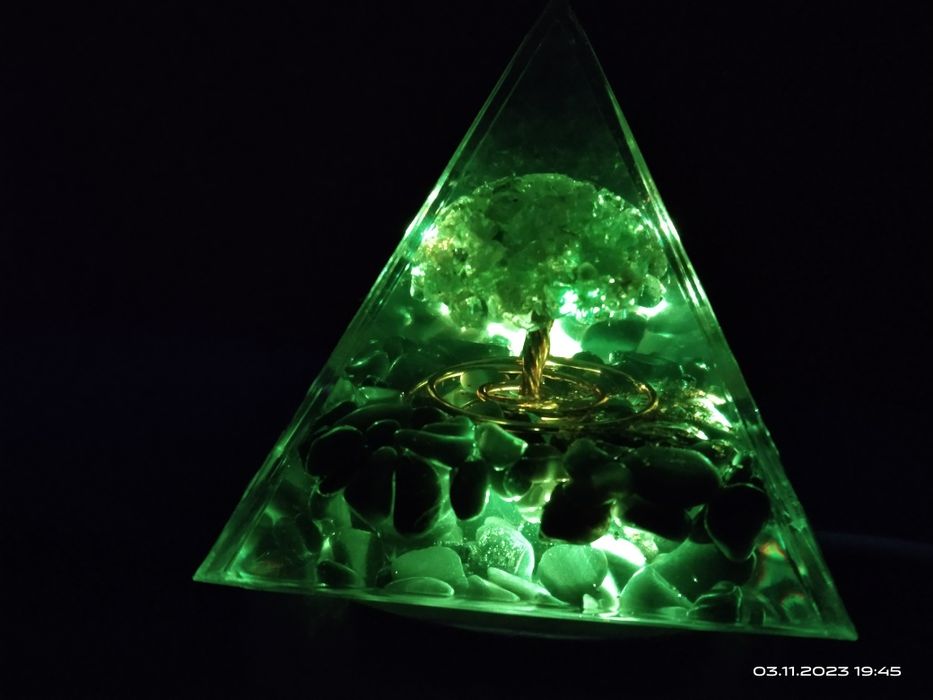 Piramida ORGONE drzewko życia+zestaw LED