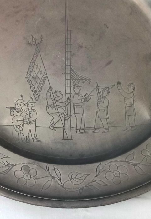 prato em estanho ( tin )
