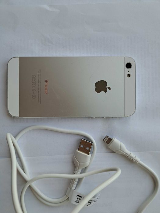 iPhone 5. 32Gb Silver  б/у.