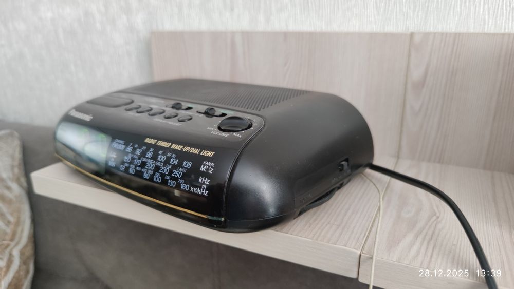 Радиоприемник часы будильник Panasonic RC-6099 (Made in Malaysia)