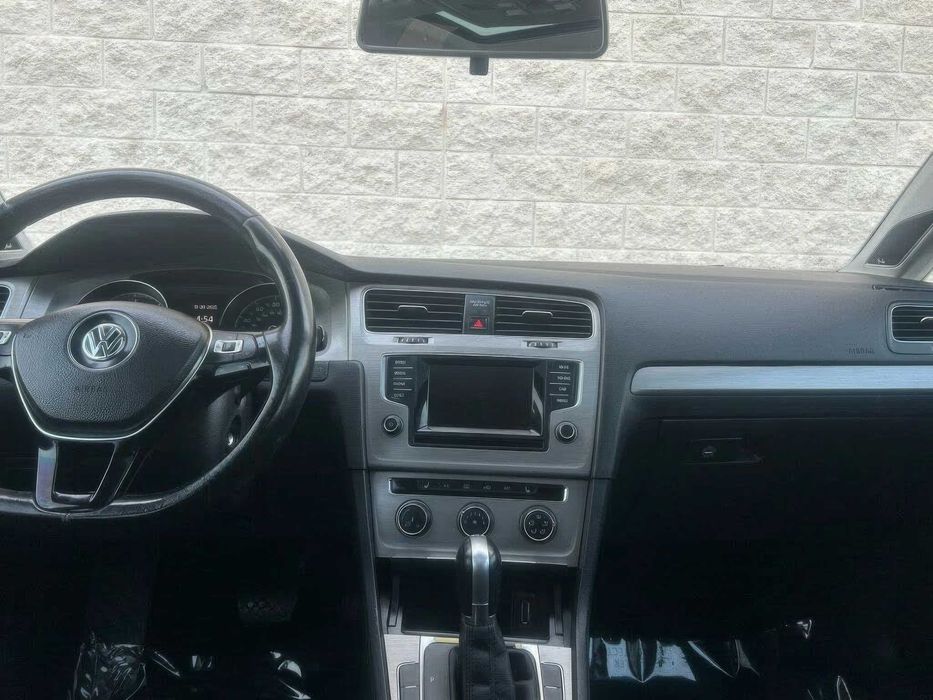 Volkswagen Golf SE      2015