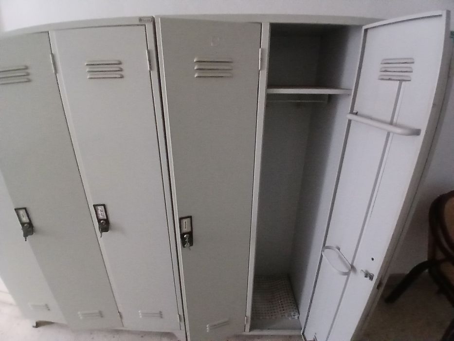 Armário de vestiário com 3 portas