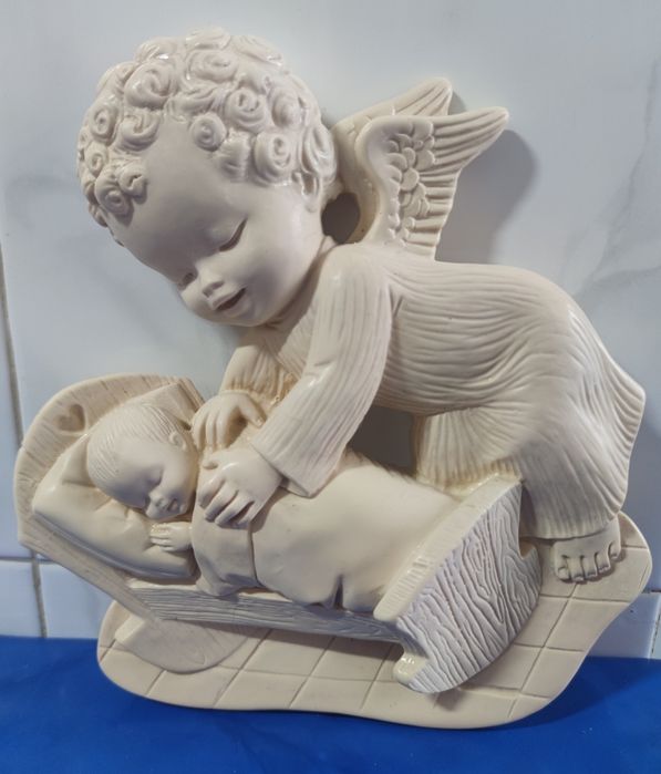 Escultura de Anjos em Cerâmica Pesada – Peça Decorativa