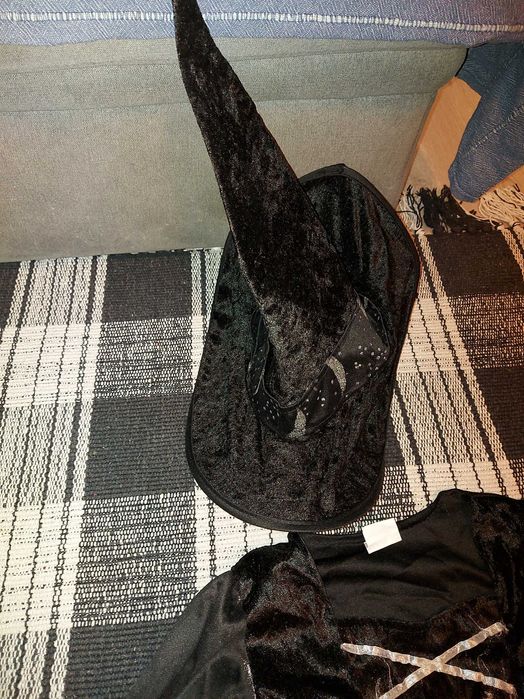 Vendo vários fatos de Carnaval