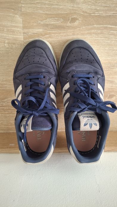 Tenis adidas basketball Los Angeles semi novo