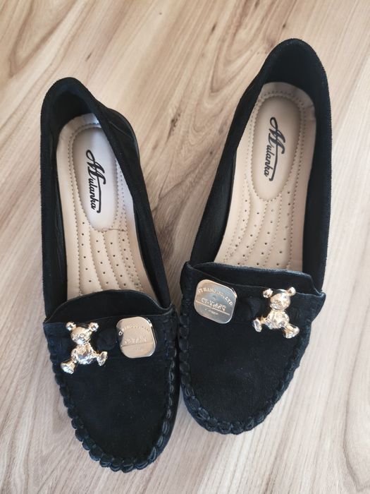 Buty mokasyny na małej koturnie