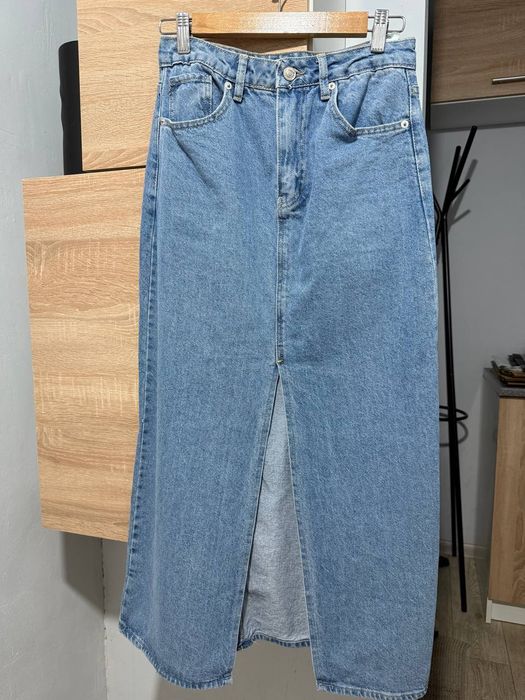 Джинсова спідниця міді з розрізом