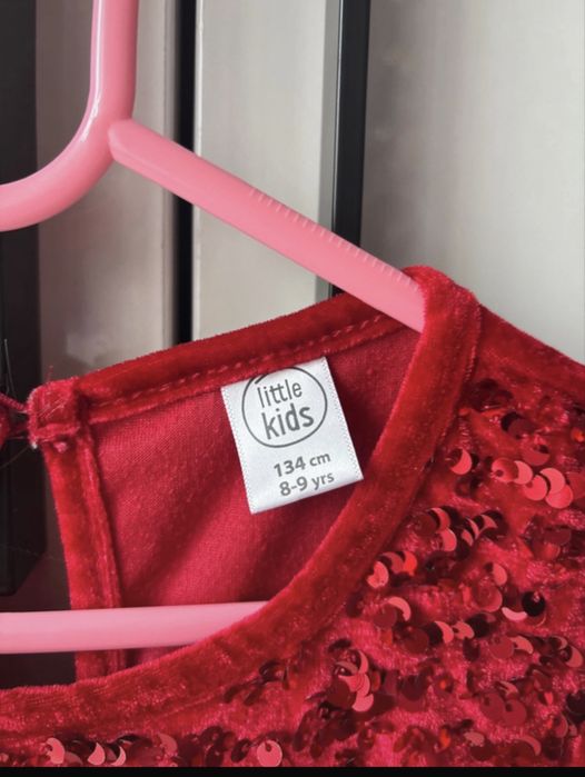 Sukienka rozm 134 czerwona cekiny