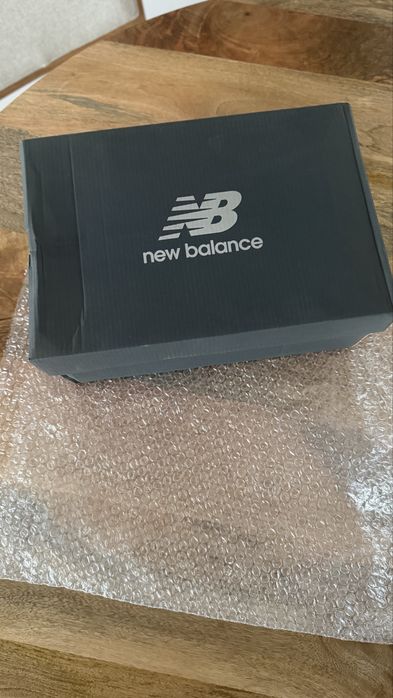 NOVOS New Balance 9060 U9060JRB | EU 42 | 100% Originais | Caixa Incluída
