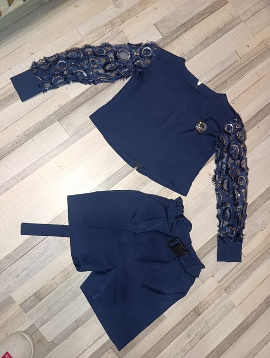 Чудові костюм  для дівчинки,вишиванкадля школи