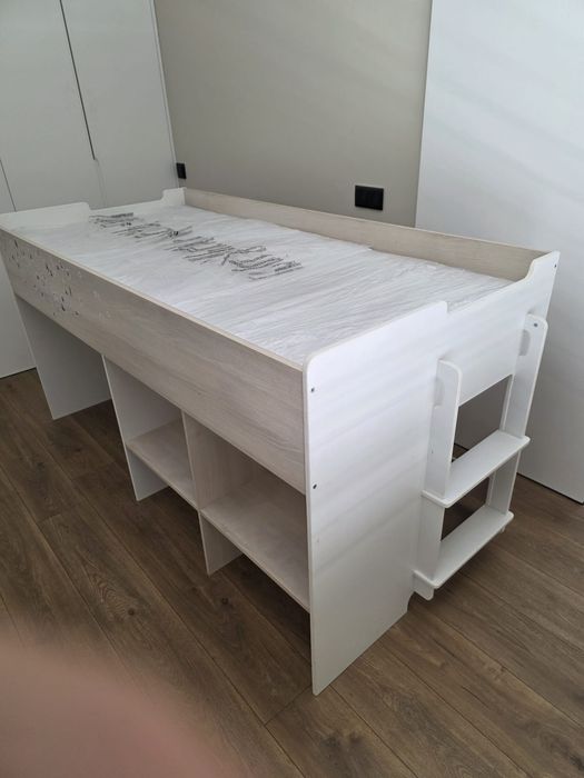 Cama criança com arrumos