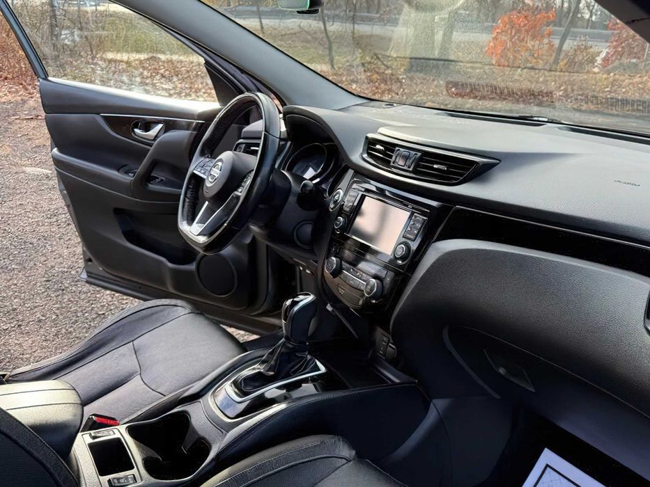 Nissan Rogue Sport SL      2017