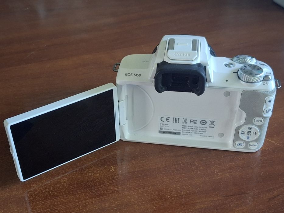 Фотокамера Canon m50
