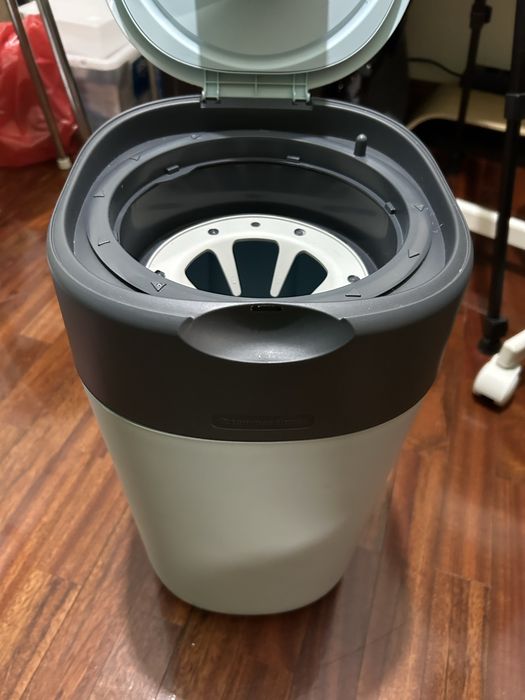 Caixote de fraldas Twist & Click da Tommee Tippee