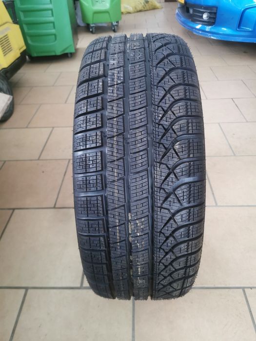 Opona 245/40 R19 98H Pirelli P Zero Winter