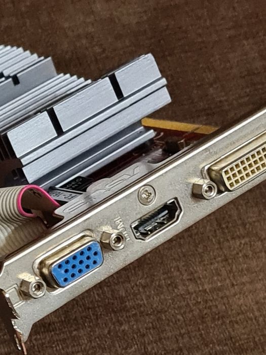 Karta graficzna Asus  HD4350 SILENT Sprawna