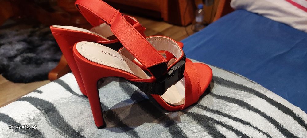 Ɓuty na obcasie  raz  zalozone Ideal Shoes