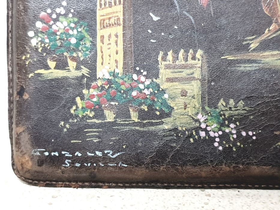 Antiga cigarreira espanhola em couro pintado à mão