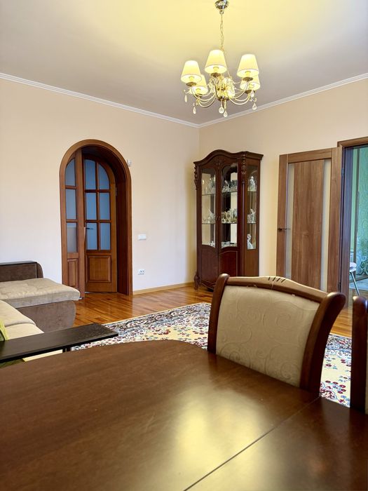 Продається двох поверхова квартира